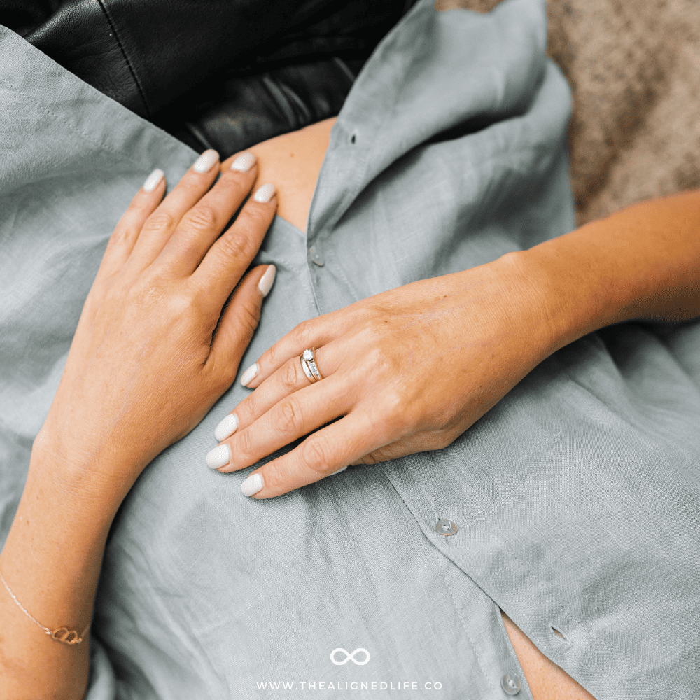woman with her hands on her stomach | Solar Plexus Authority | Emotional Authority In Human Design | The Aligned Life Manifestation + Spirituality Blog